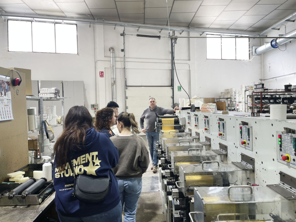 Visita del Máster de Packaging a la imprenta Riojadhesivos