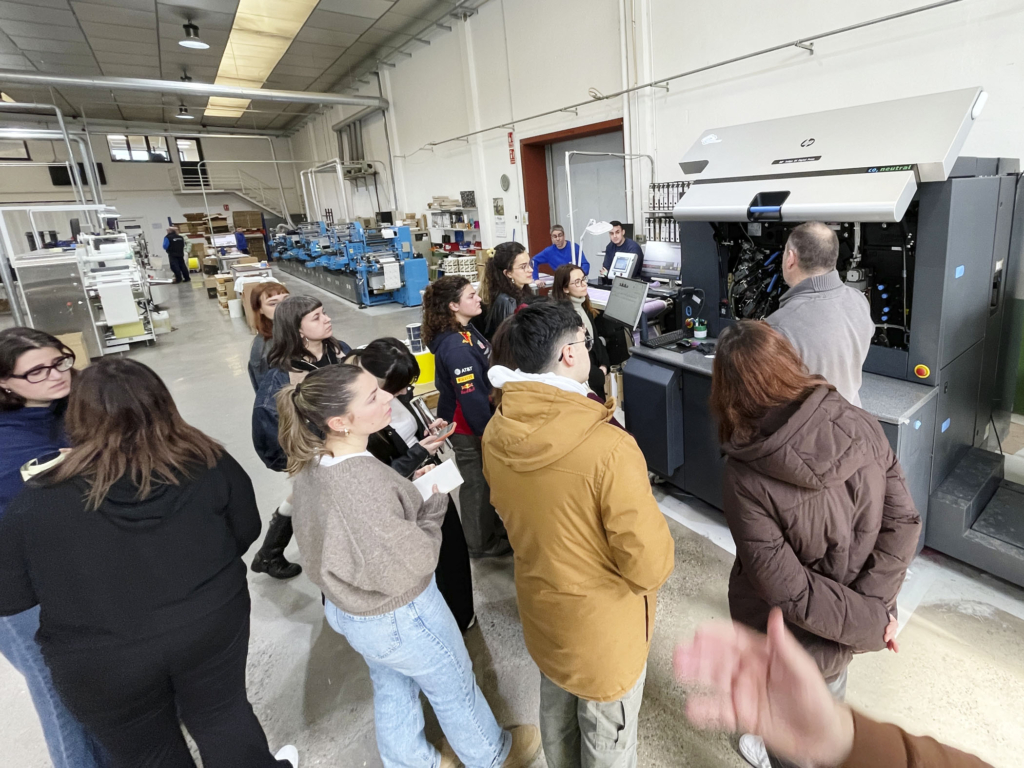 Visita del Máster de Packaging a la imprenta Riojadhesivos