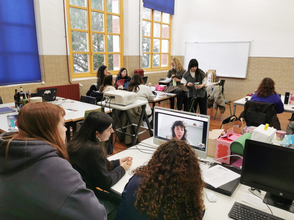 Javier Peña y Aida Salán en el Máster de Packaging