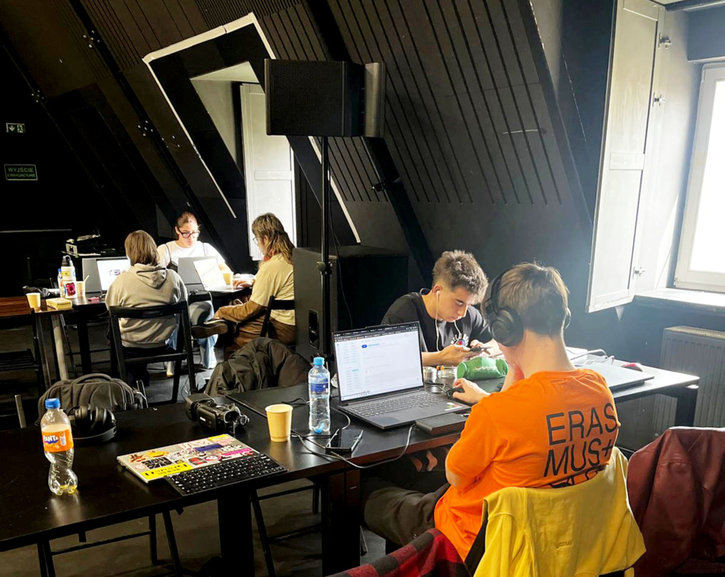 Hi-Tech Fossil: la ESDIR en Varsovia