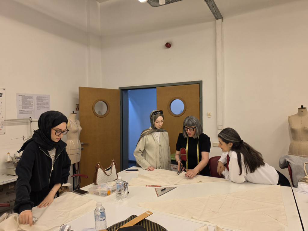 Taller "The dress as a second skin" en la Istambul Bilgi University