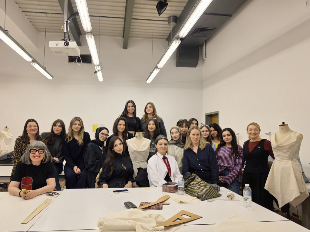 Taller "The dress as a second skin" en la Istambul Bilgi University