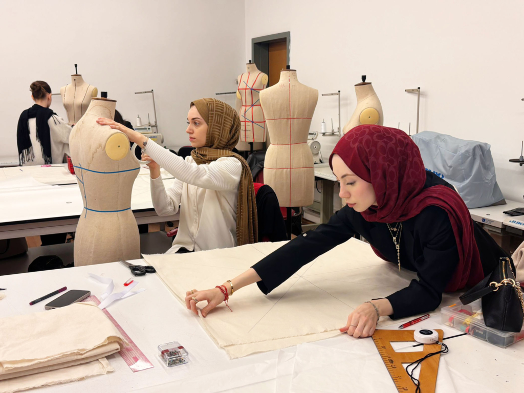 Taller "The dress as a second skin" en la Istambul Bilgi University