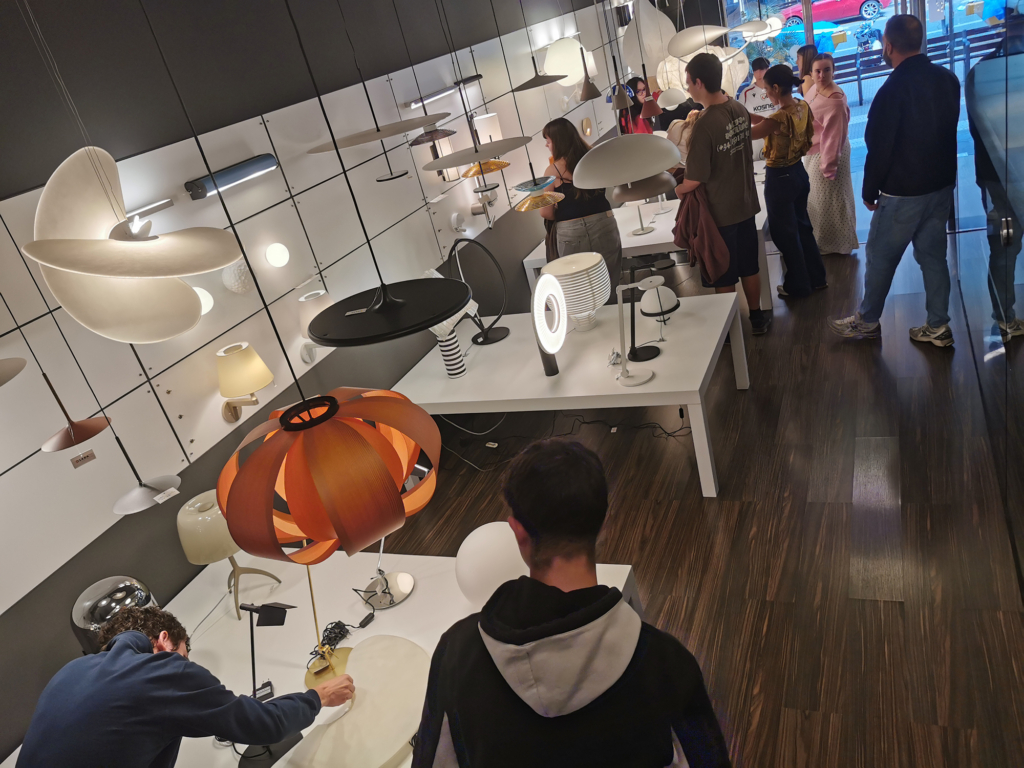 Alumnado de 2º de Diseño de Producto visita Osaba Iluminación