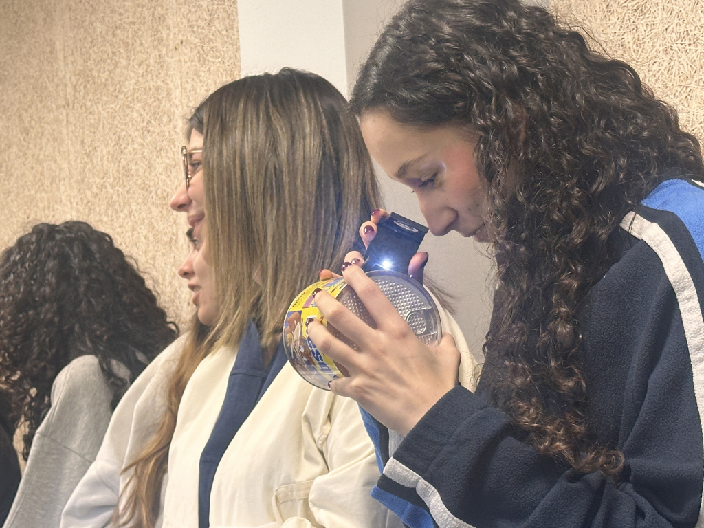 El alumnado de Diseño Gráfico y del Máster de Packaging visita las instalaciones de Grafometal