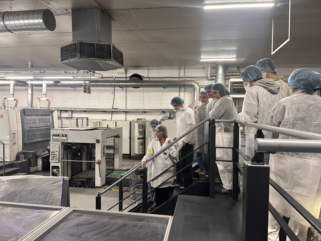 El alumnado de Diseño Gráfico y del Máster de Packaging visita las instalaciones de Grafometal